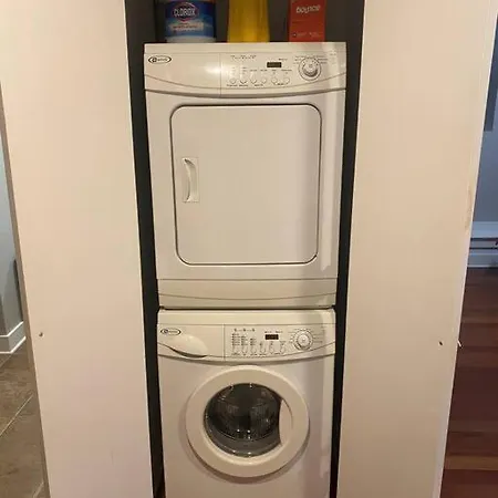 Lakeview Apartment *