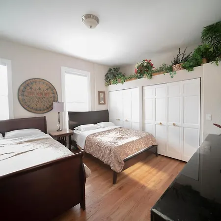 Apartment Sleeps 10-20 Free Tv & Parking *