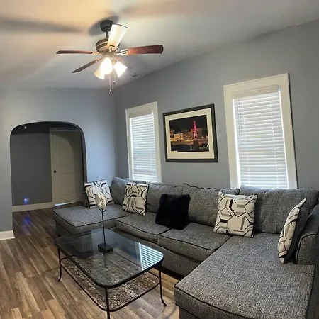Urban Retreat 3 Bedroom Apt.