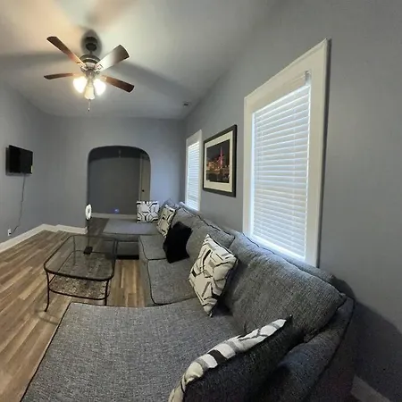 Urban Retreat 3 Bedroom Apt. Apartment Chicago