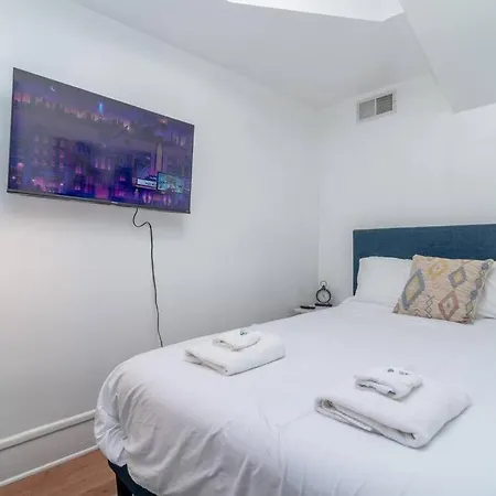Apartment Amazing Designer Unit In The Heart Of Lincoln Park That Sleeps Up To 6