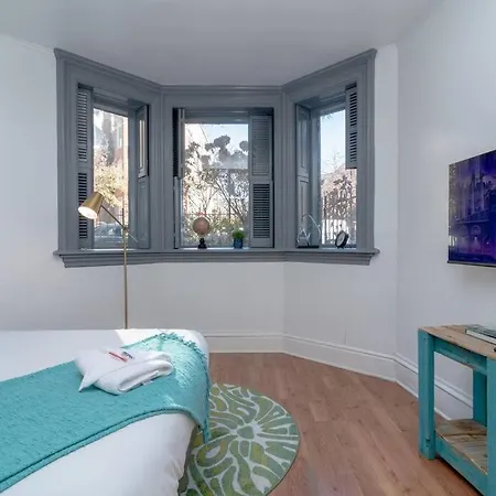 Apartment Amazing Designer Unit In The Heart Of Lincoln Park That Sleeps Up To 6 *