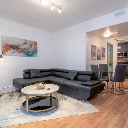 Amazing Designer Unit In The Heart Of Lincoln Park That Sleeps Up To 6 * Chicago