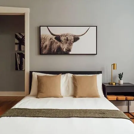 Well-equipped In The City! - Belmont B13 Apartment *