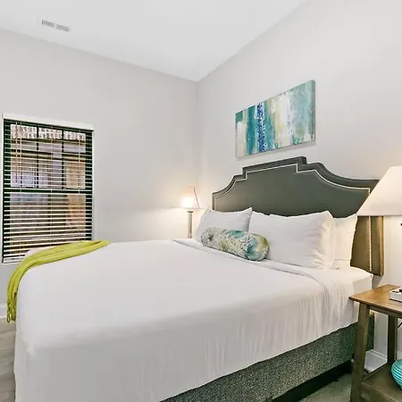 Relaxing 3br With King Beds & Washer - Lawndale 1 & 2 Rep Apartment Chicago