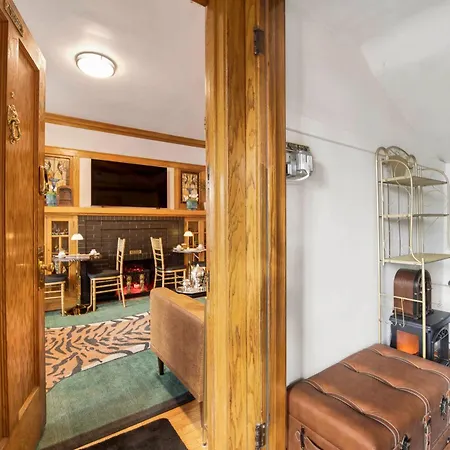 The Twin Lions: Bespoke Travel W/ Speakeasy* Chicago
