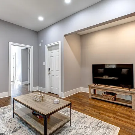 Holiday home Spacious Ukrainian Village Retreat Chicago