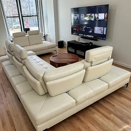 Luxe Spacious Sfh In Bucktown With Secure Parking