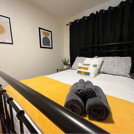 Vibrant W/ Comforting Vibes Apartment *