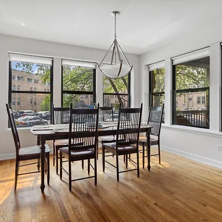Wrigleyville Away From Home! 5 Mins From Downtown! Steps From Lake!! Cozy! * Chicago