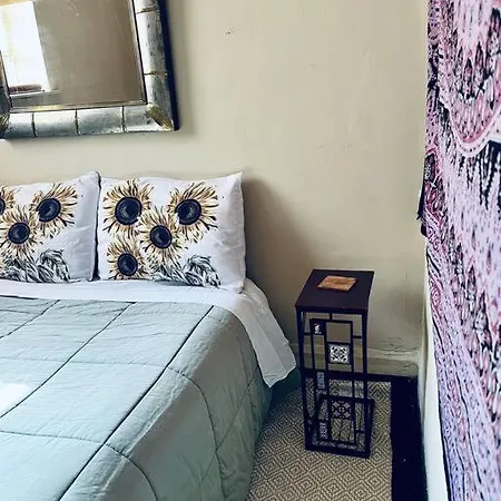 Homey And Private 1 Bed Located 15min To City Apartment *