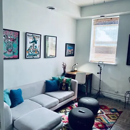 Homey And Private 1 Bed Located 15min To City Apartment