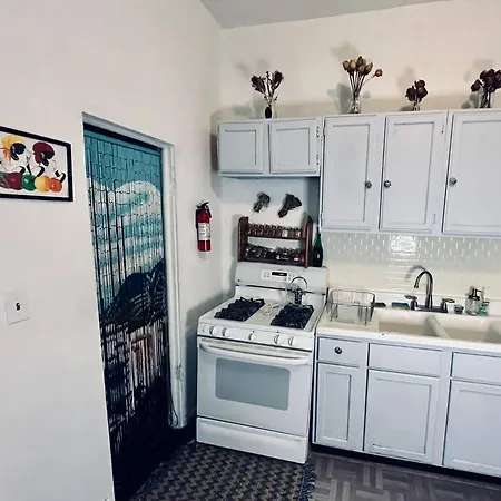 Homey And Private 1 Bed Located 15min To City Apartment *