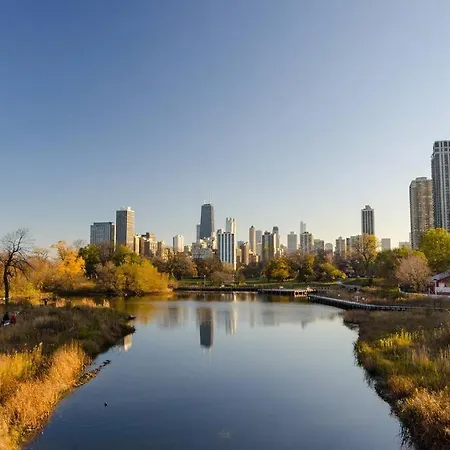 Amazing Designer Unit In The Heart Of Lincoln Park That Sleeps Up To 6 * Chicago
