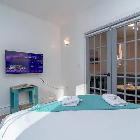 Amazing Designer Unit In The Heart Of Lincoln Park That Sleeps Up To 6 Apartment Chicago