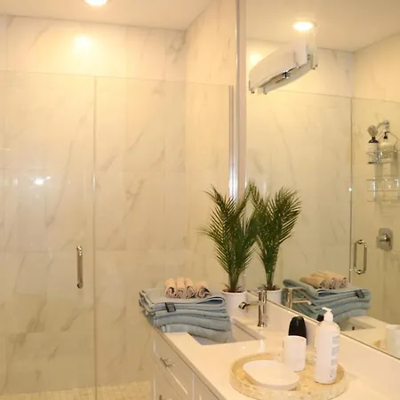 Spacious Haven Apartment Chicago