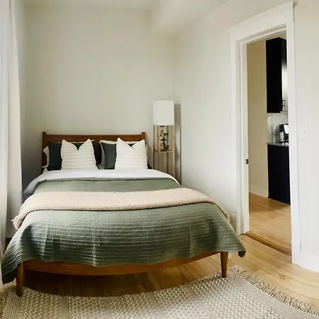 Stunning 4bd/2ba Getaway Apartment