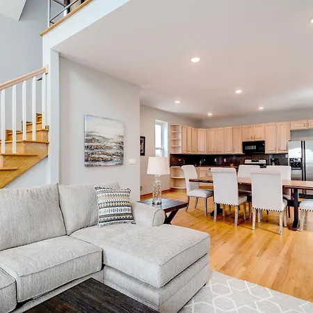 3 Flat Building Downtown - With Private Patios Apartment