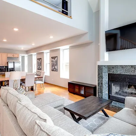 3 Flat Building Downtown - With Private Patios Apartment Chicago