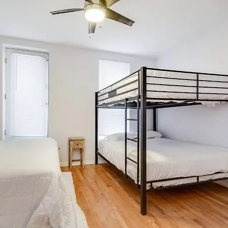Holiday home Entire Building-walk To Lincoln Park Or The