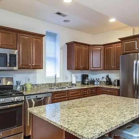 Entire Building-walk To Lincoln Park Or The Holiday home