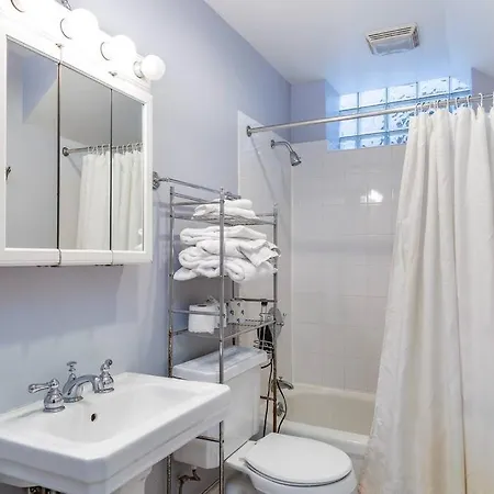 Holiday home Entire Building-walk To Lincoln Park Or The *