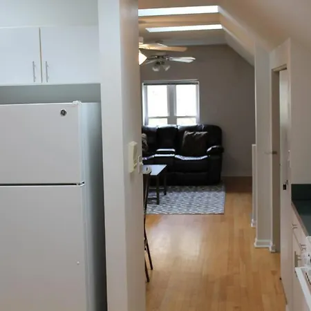 Holiday home Entire Building-walk To Lincoln Park Or The Chicago