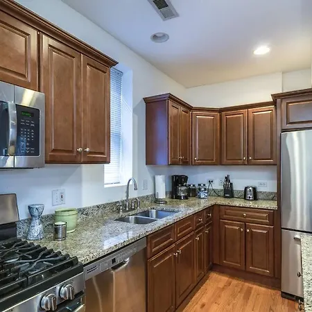 Entire Building-walk To Lincoln Park Or The Holiday home