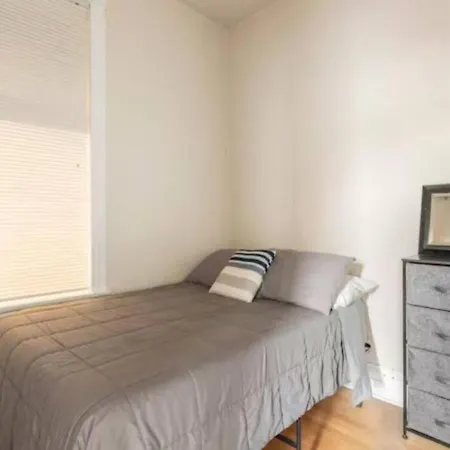 The Roscoe Village Apartment Chicago