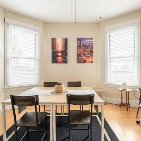 The Roscoe Village Apartment *