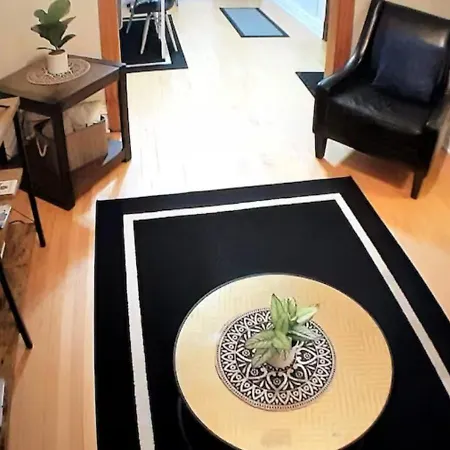 The Roscoe Village Apartment