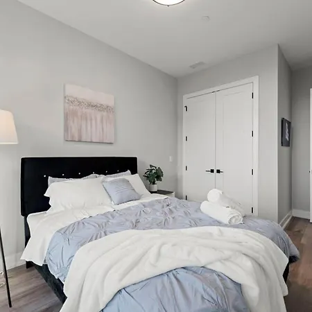 Insta-worthy 3bed 2bath Brand New W Balcony *