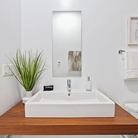 Amazing 4br 4ba Oasis W Rooftop & Stunning Design *