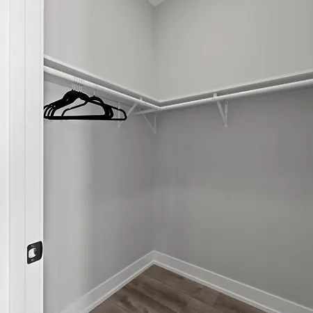 Insta-worthy 3bed 2bath Brand New W Balcony Apartment *