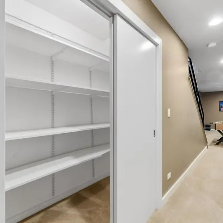 Amazing 4br 4ba Oasis W Rooftop & Stunning Design Holiday home