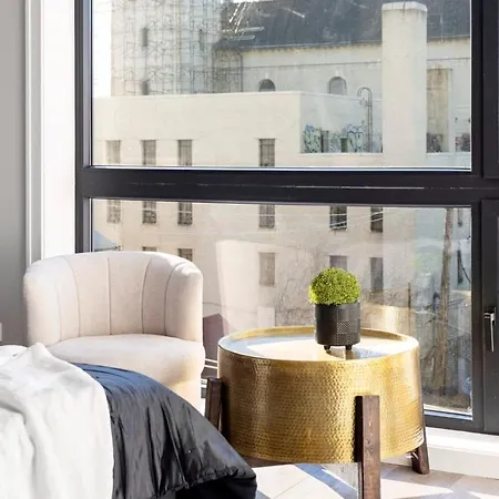 Insta-worthy 3bed 2bath Brand New W Balcony *