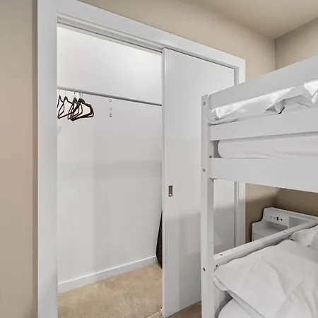 Amazing 4br 4ba Oasis W Rooftop & Stunning Design * Chicago