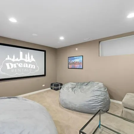 Holiday home Amazing 4br 4ba Oasis W Rooftop & Stunning Design *