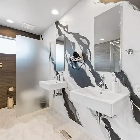 Amazing 4br 4ba Oasis W Rooftop & Stunning Design Holiday home Chicago