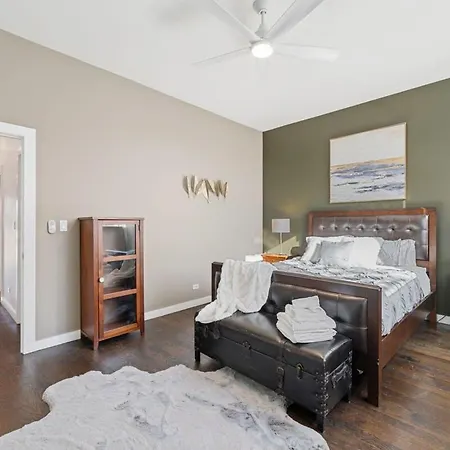 Amazing 4br 4ba Oasis W Rooftop & Stunning Design * Chicago