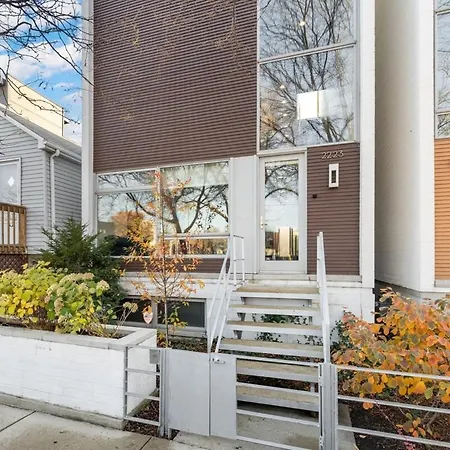 Amazing 4br 4ba Oasis W Rooftop & Stunning Design Holiday home Chicago