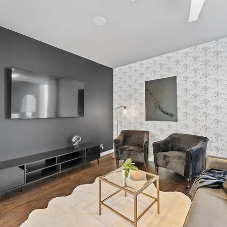 Amazing 4br 4ba Oasis W Rooftop & Stunning Design *