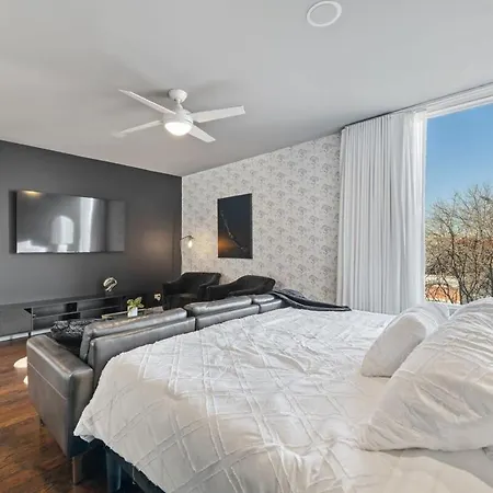 Amazing 4br 4ba Oasis W Rooftop & Stunning Design