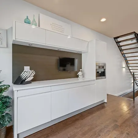 Amazing 4br 4ba Oasis W Rooftop & Stunning Design Chicago