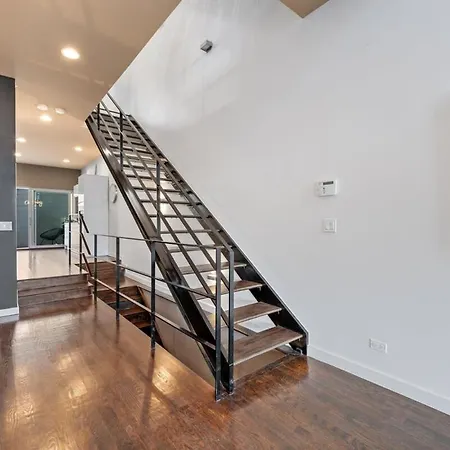 Amazing 4br 4ba Oasis W Rooftop & Stunning Design