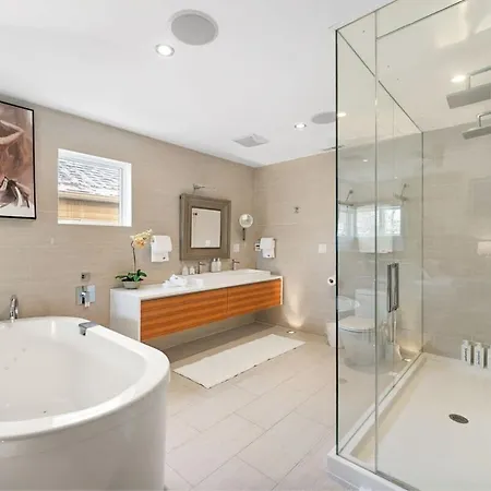 5br 5ba Architectural Estate-theatre Gym Rooftop Holiday home *
