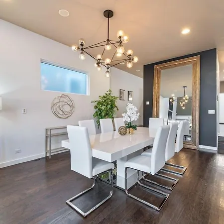 Amazing 4br 4ba Oasis W Rooftop & Stunning Design Holiday home Chicago