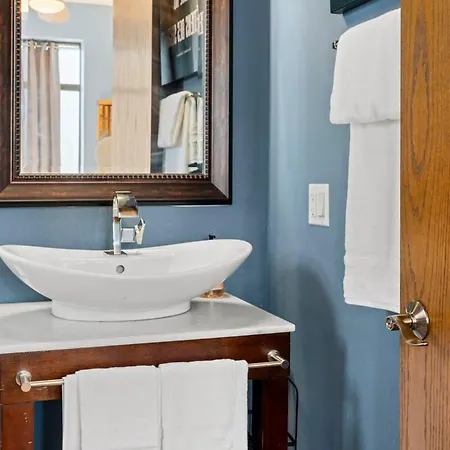 Zen Oasis Of Elegance: Expansive Executive