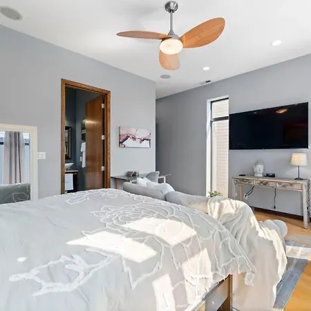 Zen Oasis Of Elegance: Expansive Executive * Chicago