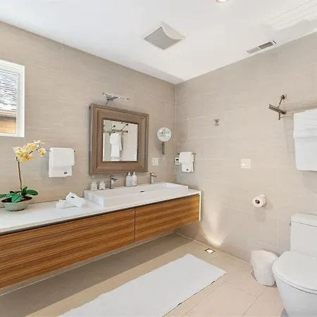 5br 5ba Architectural Estate-theatre Gym Rooftop Holiday home *